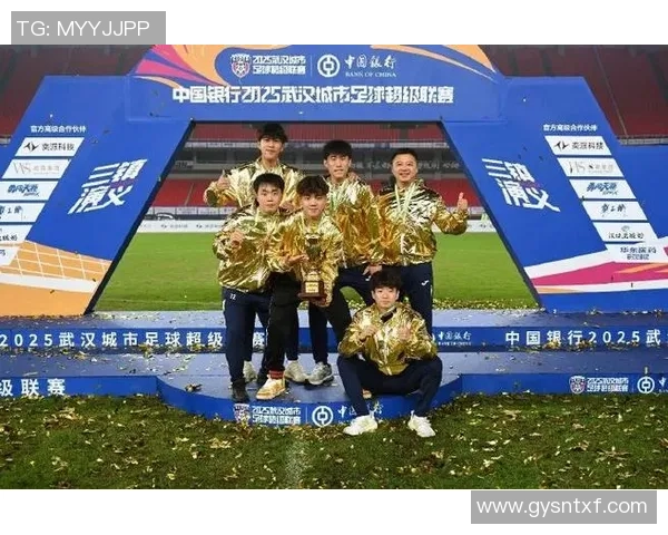 武汉足球队在足球团队协作排行榜中荣获第五名展现出色团队精神与默契配合